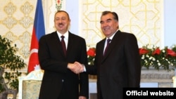 Президент Азербайджана Ильхам Алиев с президентом Таджикистана Эмомали Рахмоном
