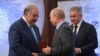 Основатель USM Holdings Алишер Усманов (слева) и Владимир Путин на встрече в апреле 2019 года