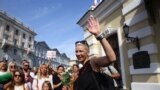 "За право быть свободными людьми". Мария Колесникова возле театра Янки Купалы