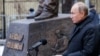 Путин назвал Солженицына "истинным патриотом России", противостоявшим русофобии