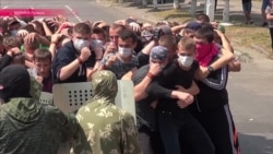 Луганск: сепаратисты готовят жителей города к борьбе с "иностранной вооруженной миссией"