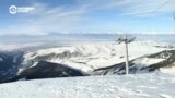 В кыргызстанском Караколе тренер учит детей кататься на лыжах и любить свою страну