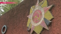 Народ Коростеня против сноса советских идолов