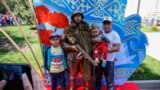 Казахстанской пенсионерке вручили медаль от Путина