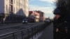Полицейский на месте взрыва у здания ФСБ в Архангельске. 31 октября 2018 года