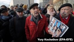 Лев Пономарев на акции протеста в Москве