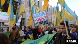 Протестующие из Харькова в Киеве требуют отстранения мэра, которого обвиняют в пророссийских симпатиях. Киев, сентябрь 2014
