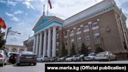 Суракматов возглавлял мэрию Бишкека в 2018-2020 годы, пока митинги не привели к смене власти в стране