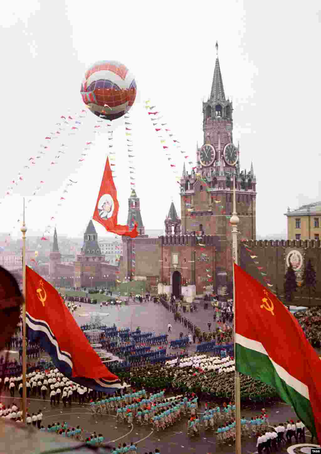 Торжественный парад на Красной площади, Россия, 1962 год