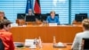Ангела Меркель перешла на карантин. В Германии из-за вируса запретили собираться группами больше двух человек 