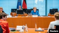 Ангела Меркель на заседании правительства, 18 марта 2020 года