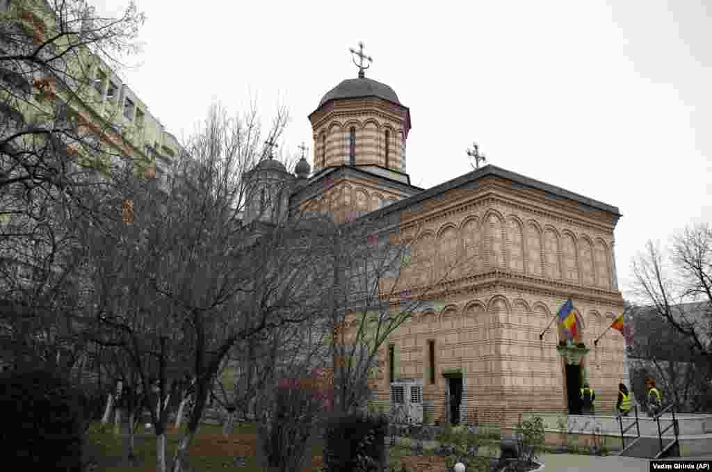После смерти Йордакеску в начале января 2019-го жители Бухареста принесли к церкви цветы