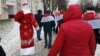 Белорусы небольшими группами вышли на Марш народного обвинения. Более 200 человек задержали