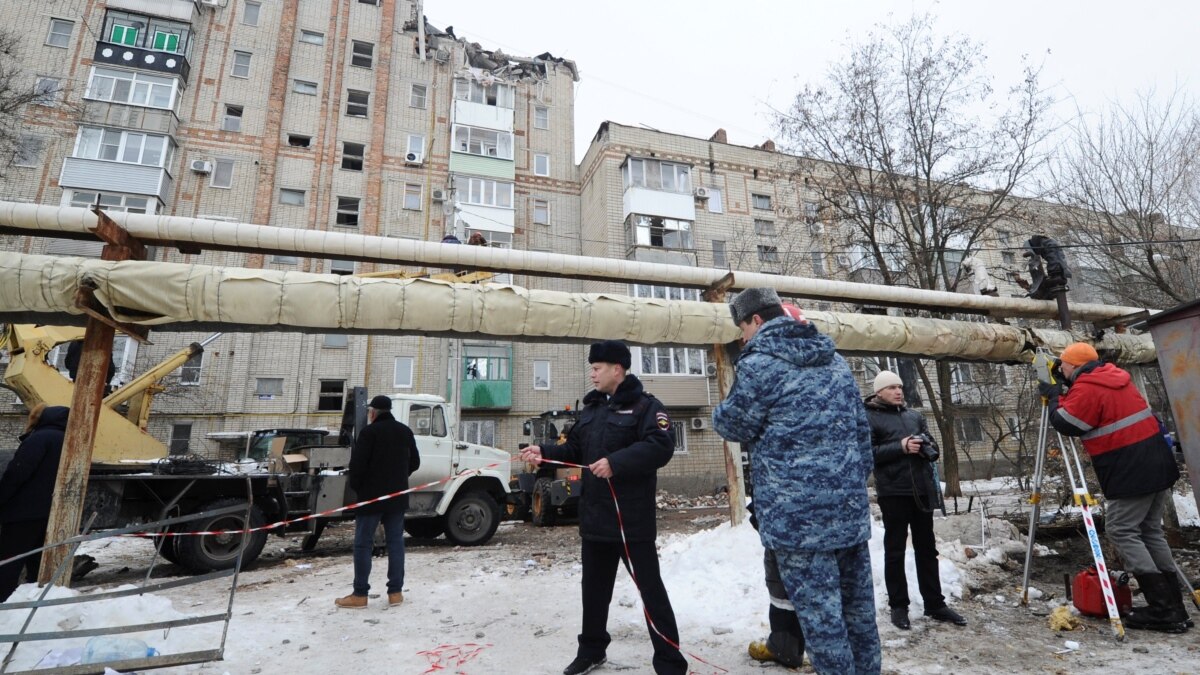 Взрыв газа в Шахтах: один погибший, ранены отец и дочь, судьба нескольких  человек неизвестна