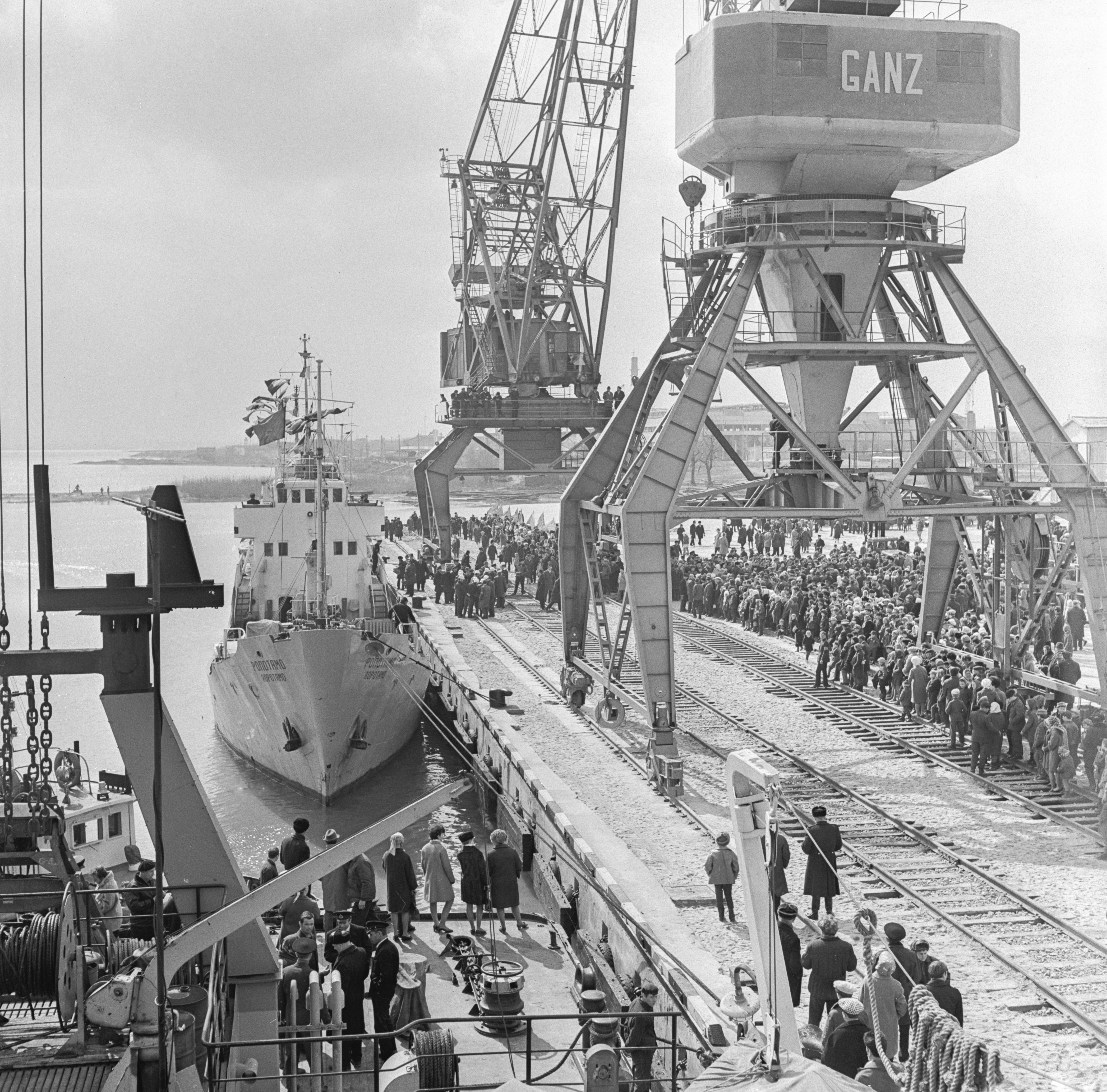 в каком году в одессе была холера ссср. 1DE496A7 C5B1 4CA6 813C A5BE7D2F88C2. в каком году в одессе была холера ссср фото. в каком году в одессе была холера ссср-1DE496A7 C5B1 4CA6 813C A5BE7D2F88C2. картинка в каком году в одессе была холера ссср. картинка 1DE496A7 C5B1 4CA6 813C A5BE7D2F88C2. Холера официально считалась побежденной в СССР с середины 1920-х годов. В годы Гражданской войны эпидемии этой болезни скосили лишь немногим менее людей, чем тиф. Поэтому искоренению холеры придавалось особое значение в СССР. «Черный лебедь» из Китая: что общего у коронавируса и Великой чумы XIV века