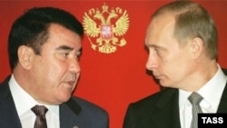 Сапармурат Ниязов и Владимир Путин в 2002 году