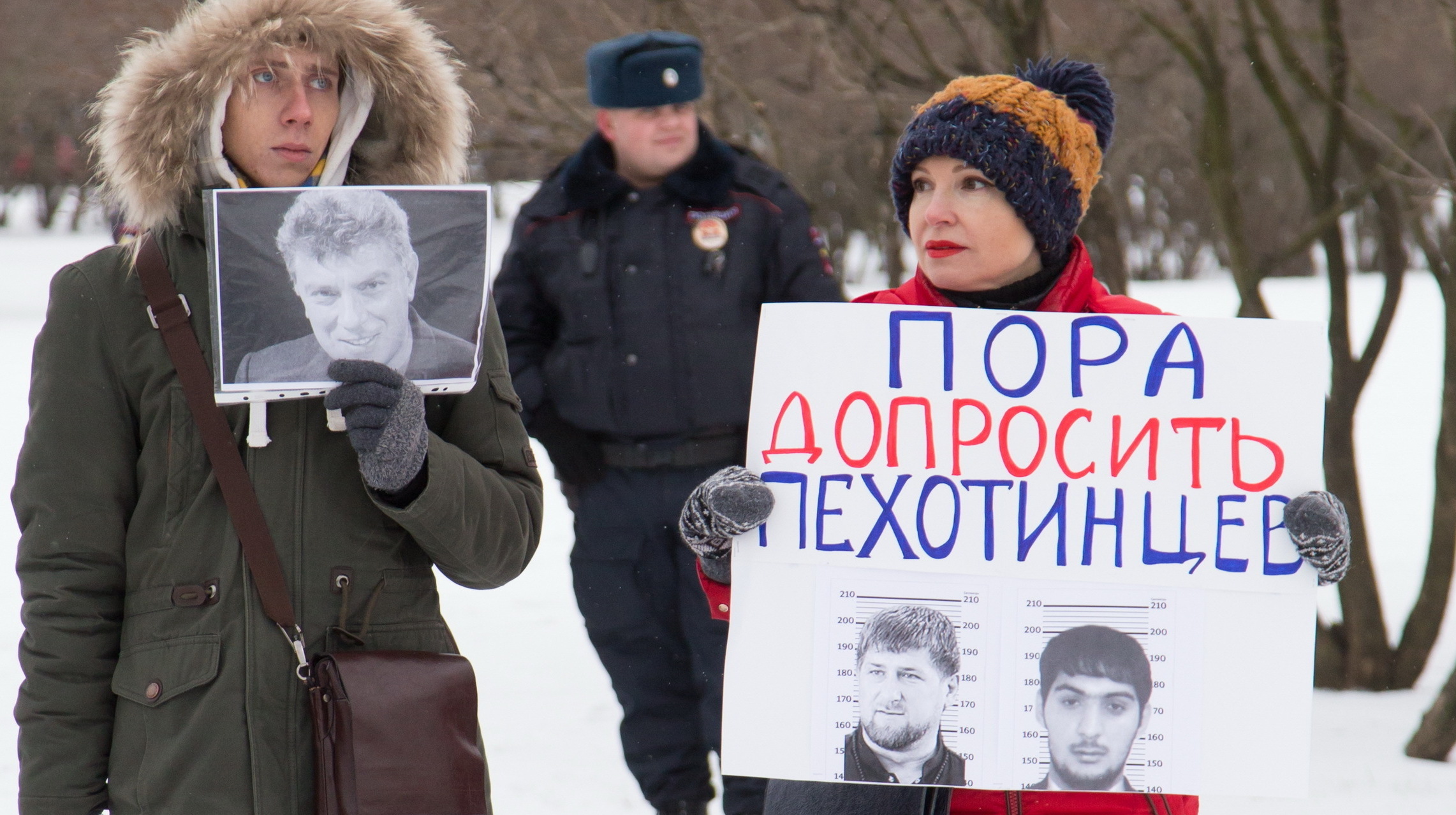 Участники акции памяти Бориса Немцова в Петербурге, февраль 2017 года