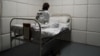 "Наши люди умирают счастливыми": главврача психиатрической больницы подозревают в пытках пациентов