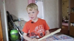 Восьмилетний мальчик из пострадавшего от войны Славянска собирает на саксофон