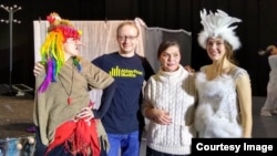 Михаил Лощинин в одном из театров русской диаспоры