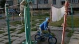 В столице Кыргызстана отбирают велосипеды у нарушителей режима чрезвычайного положения