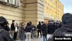 В Санкт-Петербурге силовики провели рейд на Сенном рынке