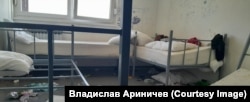 В миграционном хорватском лагере в Порине.
