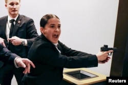 Сотрудники службы безопасности во время инцидента в отеле Washington Hilton