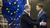 BELGIUM – Ukrainian President Petro Poroshenko (L) and Vice-President of the European Commission Valdis Dombrovskis, Brussels, December 13, 2018