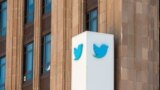 Америка: иск к Twitter в день счастья