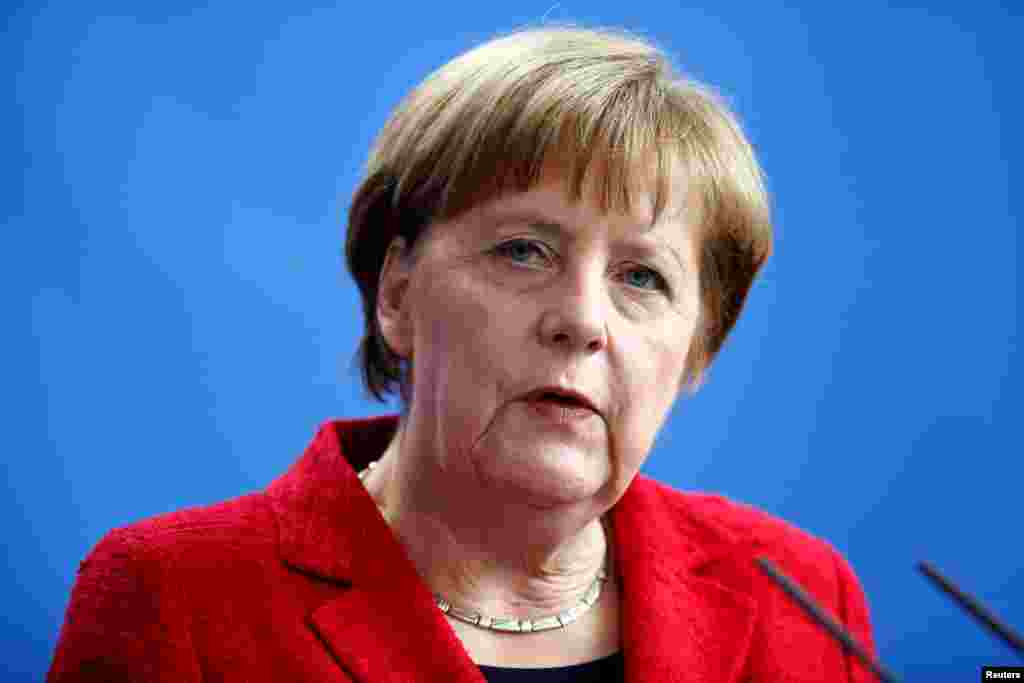 Ангела Меркель Европейский политический тяжеловес, нынешняя канцлер Германии будет в четвертый раз претендовать на эту должность по итогам сентябрьских выборов в Бундестаг. Снова занять этот пост ей может помешать широкое недовольство ее миграционной политикой, в результате которой с прошлого года в страну прибыли более миллиона беженцев. Кроме того, впервые в истории современной Германии места в немецком парламенте должны получить крайне правые евроскептики, что, как минимум, затруднит переговоры Меркель по созданию правящей коалиции.