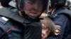 Двоих участников митинга в Москве обвинили в нападении на полицейских