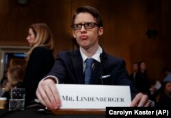 Итан Линденбергер готовится выступать в Сенате США. Фото: AP