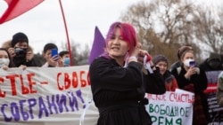 В Бишкеке проходит марш в поддержку прав женщин