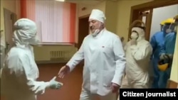 Lukashenka visits a COVID-19 hospital ward without a mask or gloves in November 2020.