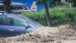 Потоп в аннексированном Крыму: есть погибший, вода сносит автомобили и павильоны