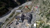 Украинцы протестуют против тяжелых условий содержания на границе между Грузией и Россией