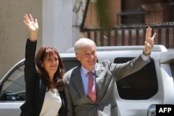 Избранный президент Чили Хосе Антонио Каст и его супруга Мария Пиа Адриасола в Сантьяго, 15 декабря 2025 года