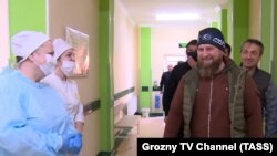 Рамзан Кадыров в больнице для пациентов с COVID-19 в Грозном. Апрель 2020 года