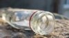 В Оренбуржье семилетняя девочка отравилась суррогатным алкоголем, который продавала ее бабушка 