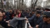 Почему сторонники оппозиции штурмовали здание КГБ в Бишкеке 