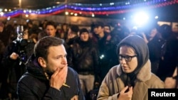 Ксения Собчак и Илья Яшин на месте убийства Бориса Немцова 