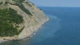 В Новороссийске пятно из нефтепродуктов: кто виноват и чем оно опасно