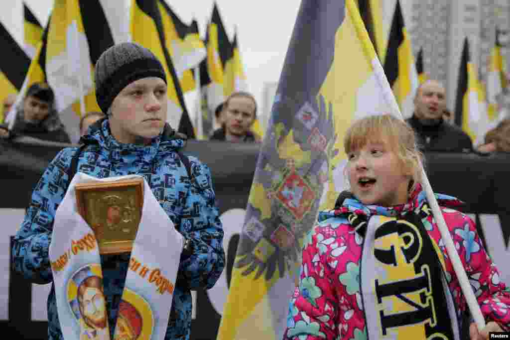 Также традиционный и основной &quot;Русский марш&quot; с националистичискими лозунгами проходил в районе Люблино. Всего &quot;маршей&quot; в Москве прошло четыре