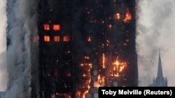 В Лондоне сгорел высотный дом, погибли не менее 12 человек 