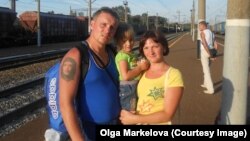 Дмитрий Маркелов с женой и дочерью