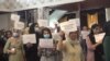 "Мы хотим свободы! Пакистан, уходи!" Афганки митингуют в посольстве Афганистана в Душанбе