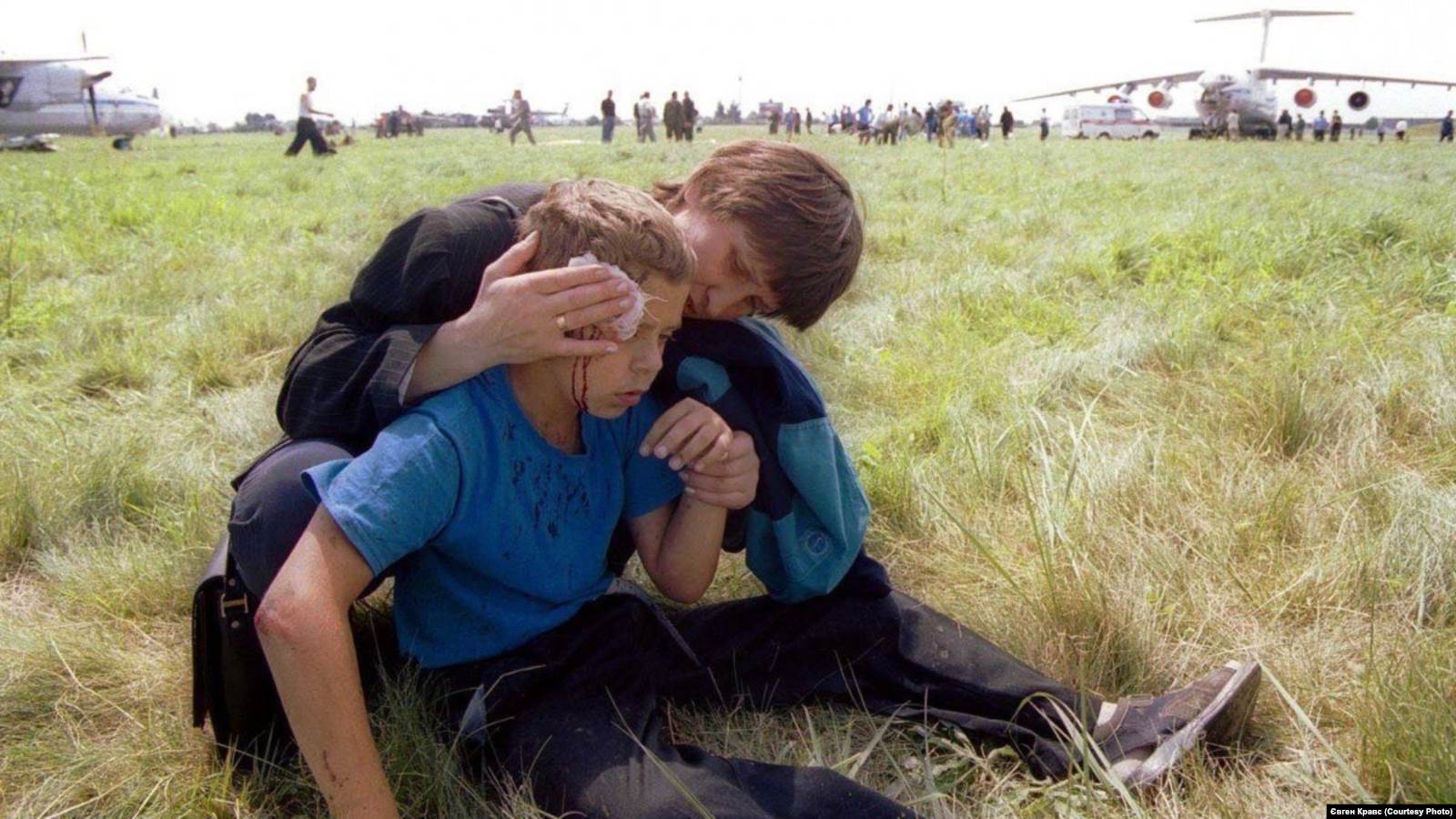 Раненый мальчик 