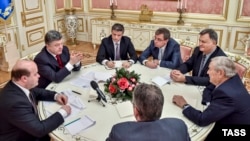 Джордж Сорос обсуждает работу фонда "Открытое общество" с президентом Украины Петром Порошенко 13 января 2015 года