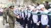 В Таджикистане продолжают ловить молодых людей и отправлять их в армию – хотя призыв окончен
